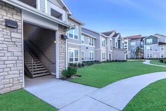 Campus Apartments in Fort Worth, TX - Foto de edificio - Building Photo