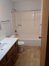 4731 S Baha Ave, Unit 1 in Sioux Falls, SD - Foto de edificio - Building Photo