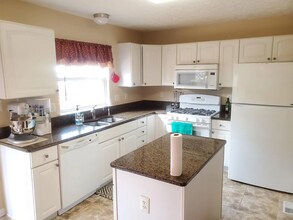 121 Foxbay Ln in Glen Burnie, MD - Foto de edificio - Building Photo