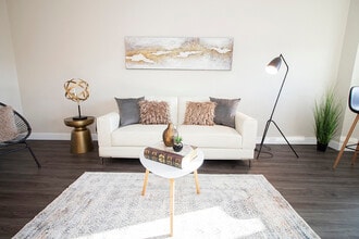 2075 Portage Apartment in Winnipeg, MB - Building Photo - Building Photo