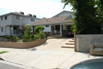 627 E Cedar Ave in Burbank, CA - Building Photo - Building Photo