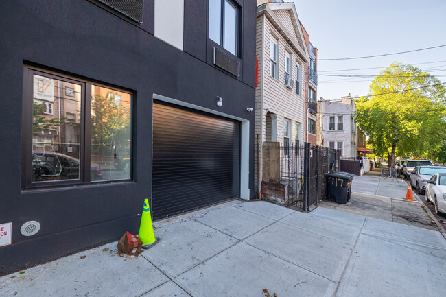 713 Snediker Ave in Brooklyn, NY - Building Photo - Building Photo