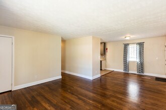 491 Oak Dr SE in Atlanta, GA - Foto de edificio - Building Photo