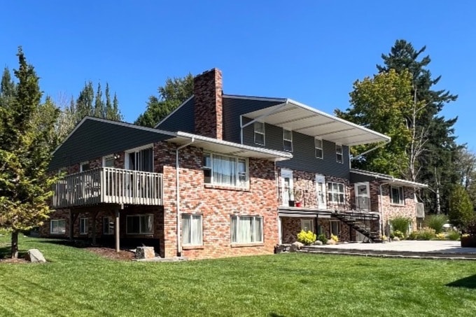 Courtyard on Hogan in Gresham, OR - Building Photo