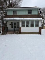 24 Euclid Ave in Struthers, OH - Building Photo