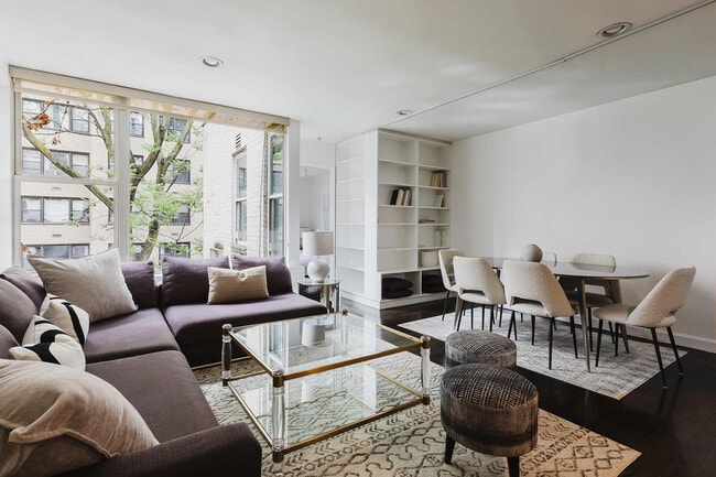 323 E 51st St in New York, NY - Building Photo - Building Photo