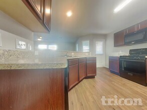 21426 Jamals Way in Houston, TX - Foto de edificio - Building Photo