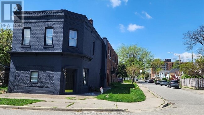 701 Marentette Ave in Windsor, ON - Building Photo - Building Photo