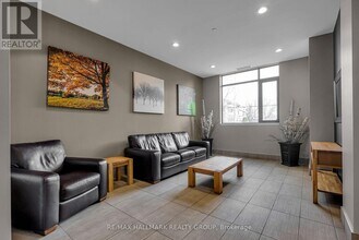 808 Bronson Ave in Ottawa, ON - Building Photo - Building Photo