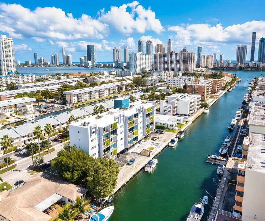 3626 NE 168th St in North Miami Beach, FL - Building Photo