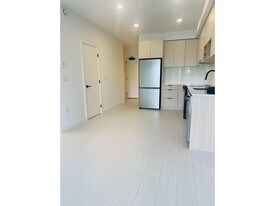 10466-1138A 138a St in Surrey, BC - Building Photo