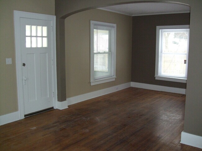 201 Fuller Ave NE in Grand Rapids, MI - Building Photo - Building Photo