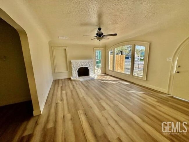 220 Pacific St in Bakersfield, CA - Building Photo - Building Photo