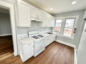 86 S Fulton St in Woodbridge Township, NJ - Foto de edificio - Building Photo