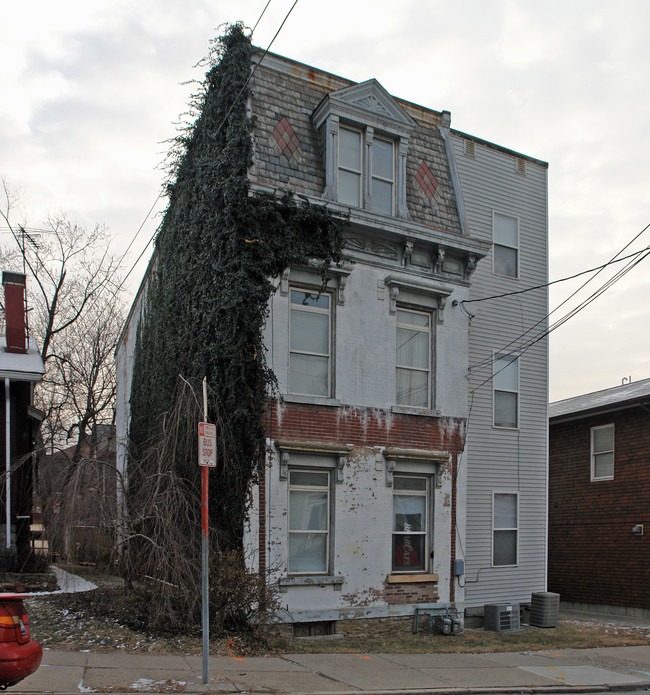 2404 Clifton Ave in Cincinnati, OH - Building Photo - Building Photo