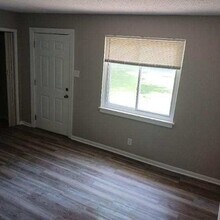 214 SW Sanneman Dr in Topeka, KS - Building Photo - Building Photo