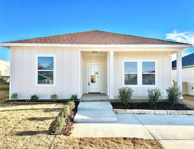 302 E 21st St in Cisco, TX - Building Photo