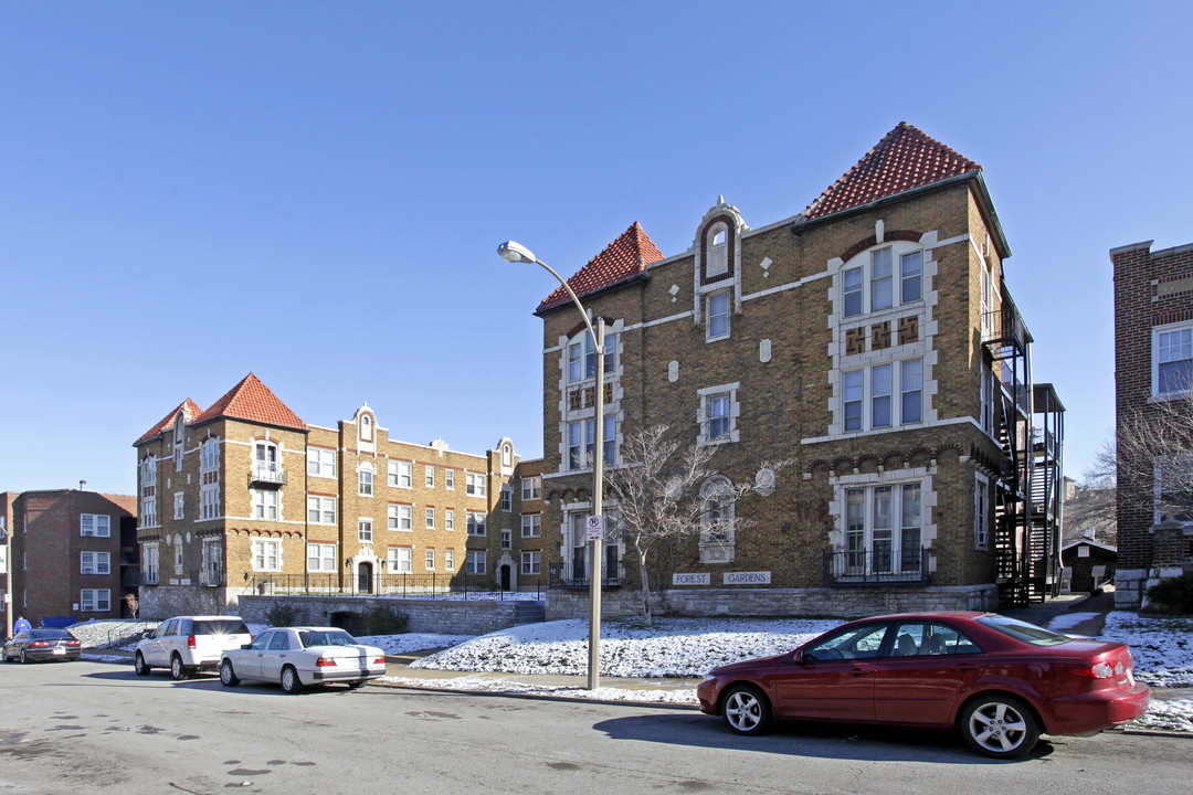 Forest Gardens in St. Louis, MO - Building Photo