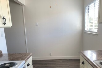 Leilani Apartments in San Leandro, CA - Building Photo - Building Photo