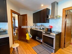 14 Renfrew St-Unit -1 in Medford, MA - Foto de edificio - Building Photo