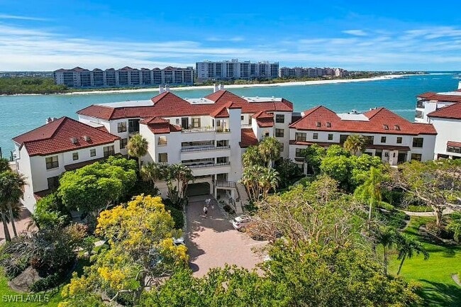 310 La Peninsula Blvd in Naples, FL - Building Photo - Building Photo