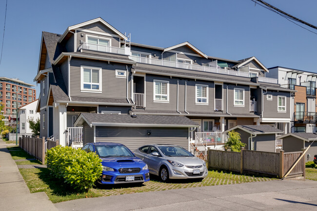 5001-5019 Chambers St in Vancouver, BC - Building Photo - Building Photo