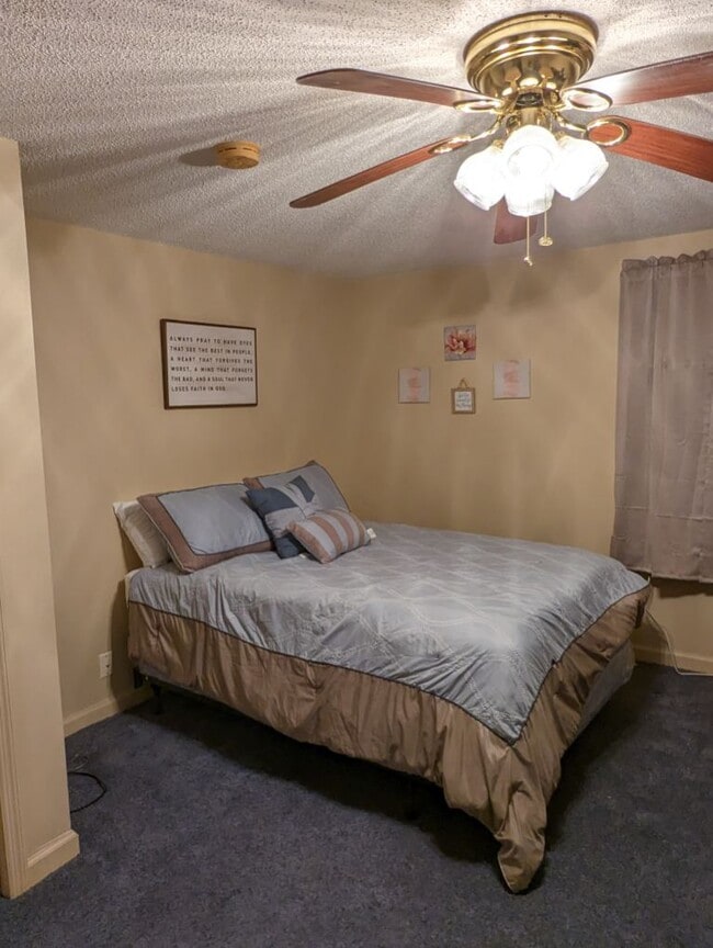 208 Henderson Dr photo'