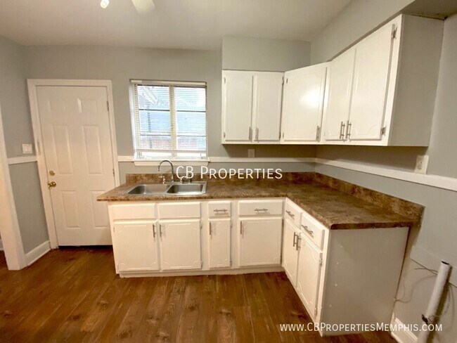 1032 N Evergreen St in Memphis, TN - Foto de edificio - Building Photo