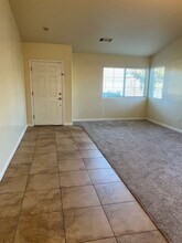 13003 Lake Pueblo Way in Bakersfield, CA - Building Photo - Building Photo