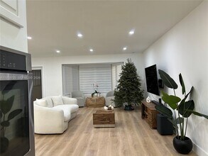 15915 SW 103rd Pl in Miami, FL - Building Photo - Building Photo