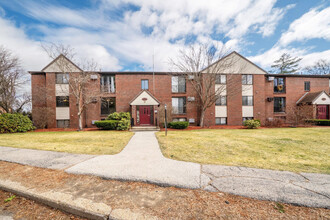 36 English Village Rd, Unit 202 in Manchester, NH - Building Photo - Building Photo