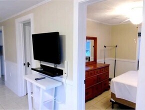 6367 Cleveland St, Unit B - Downstairs in Chincoteague, VA - Building Photo - Building Photo