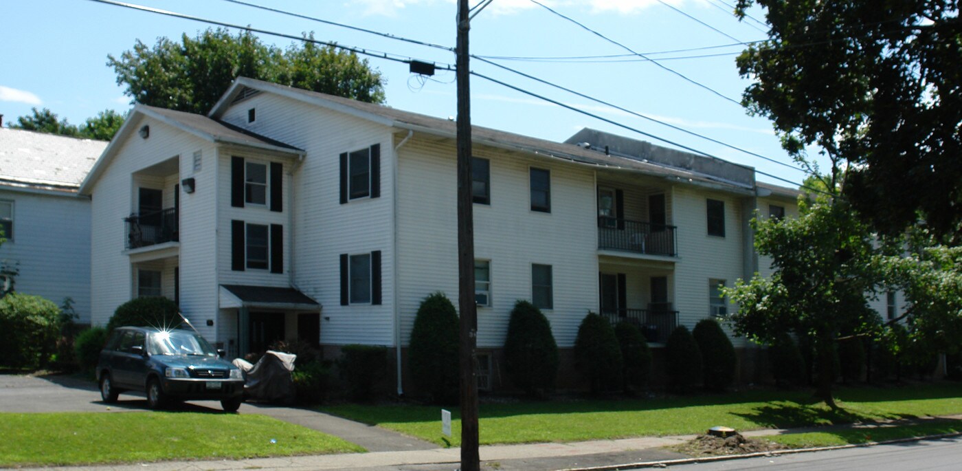 696 Myrtle Ave in Albany, NY - Building Photo