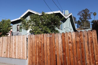 640 S Mott St in Los Angeles, CA - Building Photo - Building Photo