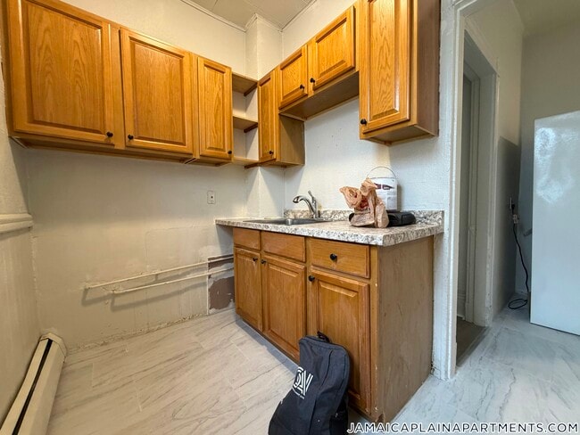 6 Priesing St, Unit 3 in Boston, MA - Foto de edificio - Building Photo