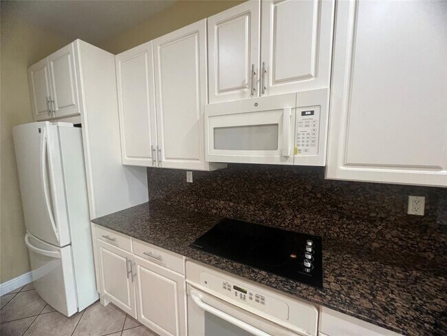 6920 Julia Gardens Dr in Coconut Creek, FL - Building Photo - Building Photo