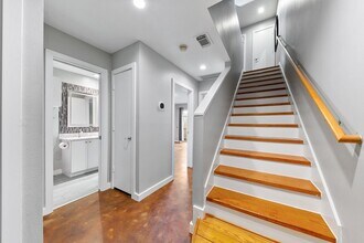 2614 Chenevert St in Houston, TX - Building Photo - Building Photo