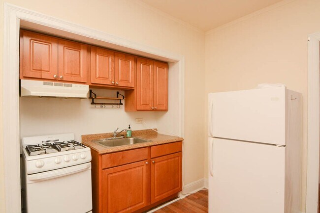 3335 W Diversey Ave in Chicago, IL - Building Photo - Building Photo