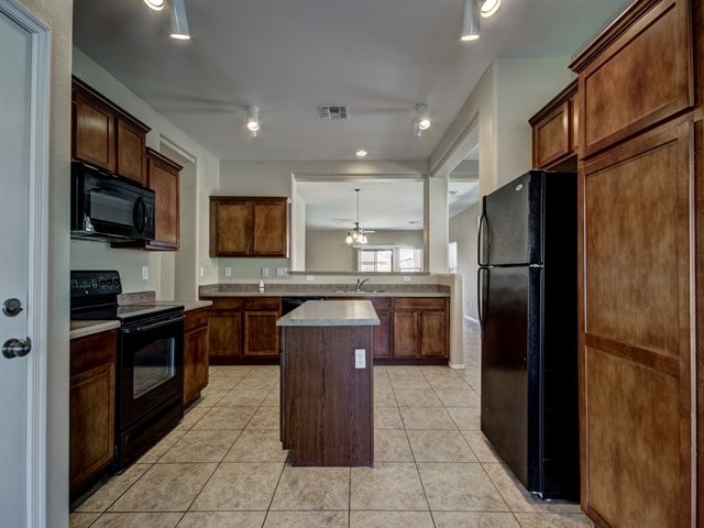 5409 W Fremont Rd in Laveen, AZ - Foto de edificio - Building Photo