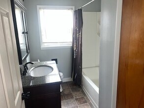 80 Coolidge Rd in North Syracuse, NY - Foto de edificio - Building Photo