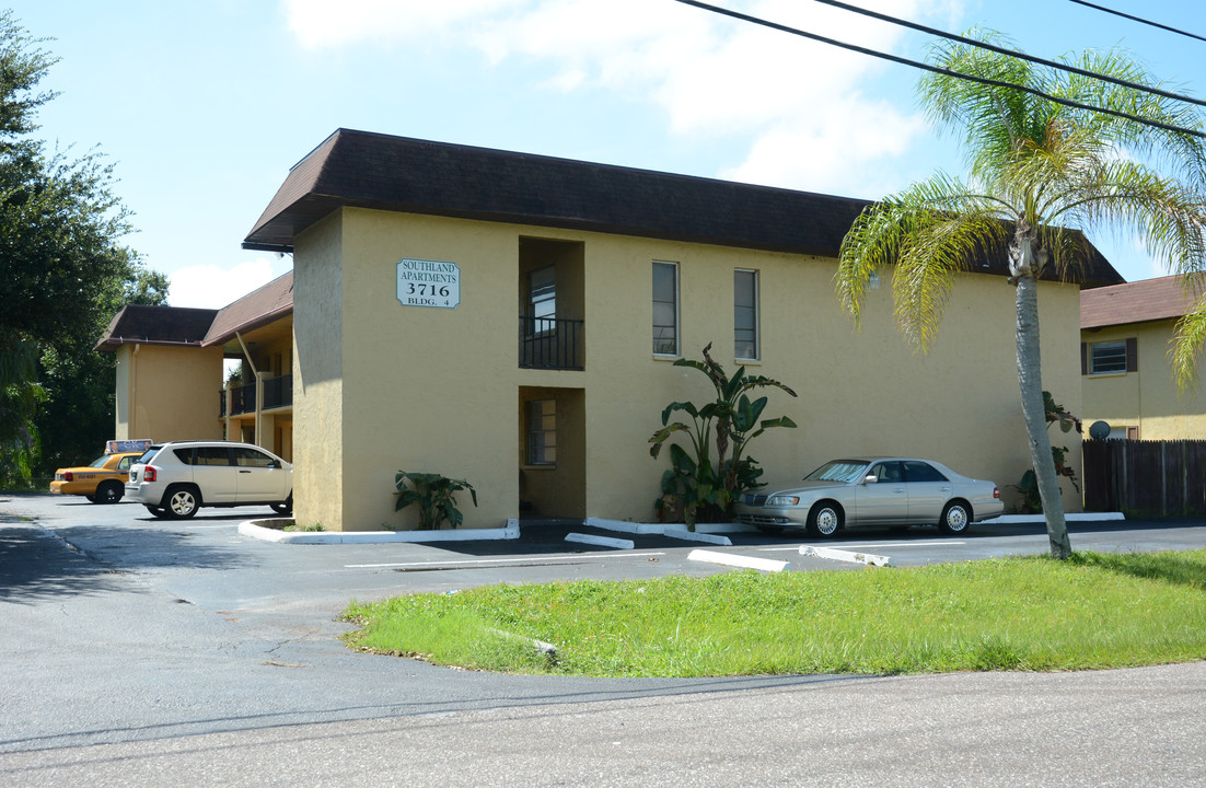 Southland Apartments in Tampa, FL - Building Photo