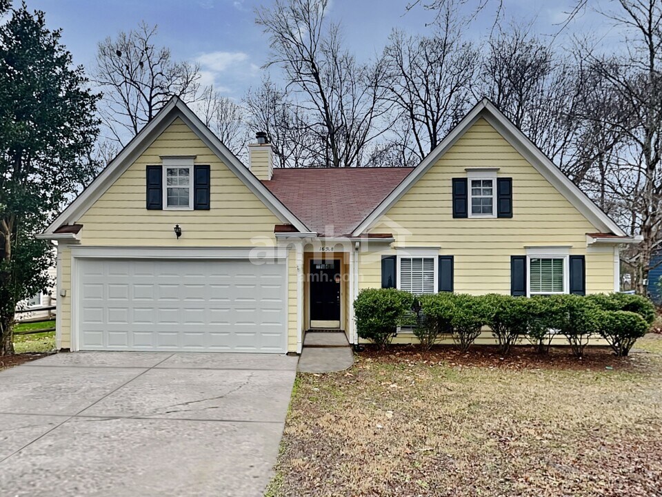 16518 Amber Field Dr in Huntersville, NC - Foto de edificio