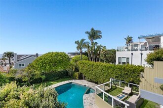 207 N Dianthus St in Manhattan Beach, CA - Building Photo - Building Photo