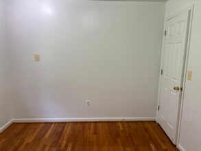 5010 Wakefield Chapel Rd in Annandale, VA - Building Photo - Building Photo