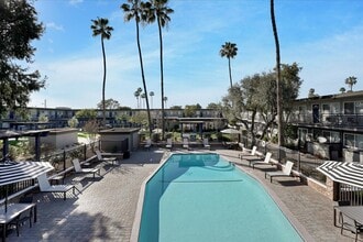 The Courtyards Apartment Homes in Norwalk, CA - Foto de edificio - Building Photo