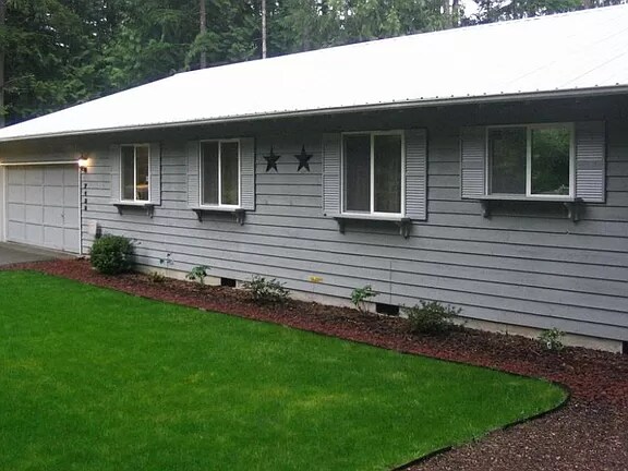 7600 NW Wildcat Lake Rd in Bremerton, WA - Building Photo