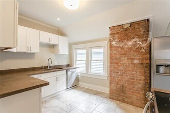 513 Oxford St, Unit seond level in Rochester, NY - Building Photo - Building Photo
