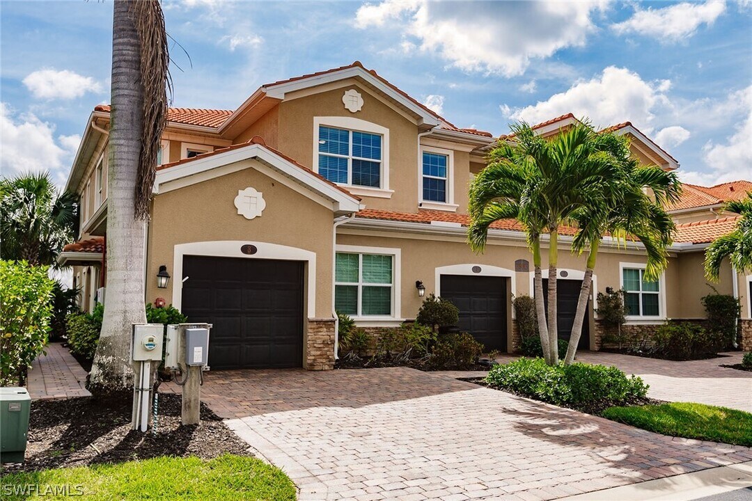 28013 Sosta Ln in Bonita Springs, FL - Foto de edificio