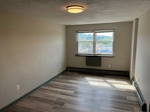 32 Cook Ave in Meriden, CT - Foto de edificio - Building Photo