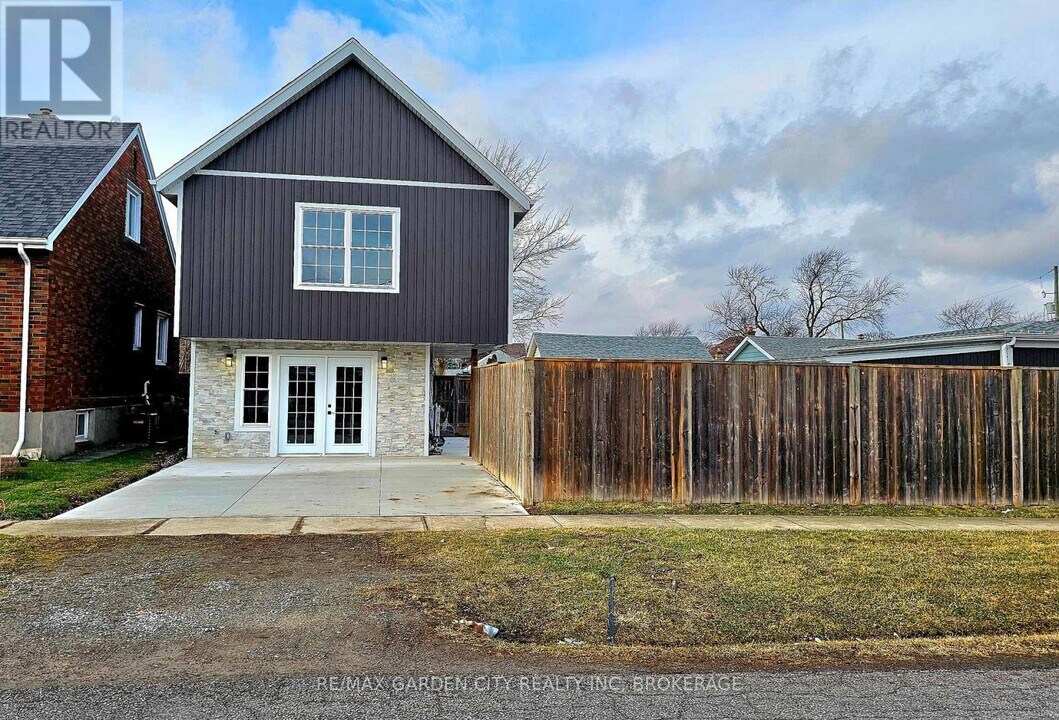 5 Cunningham St in Thorold, ON - Building Photo